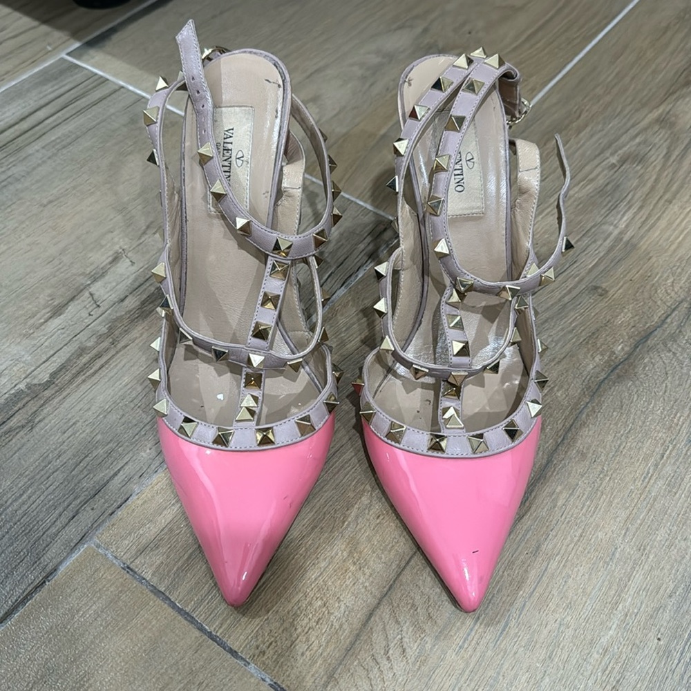Valentino Patent Pink Rockstud pump 39